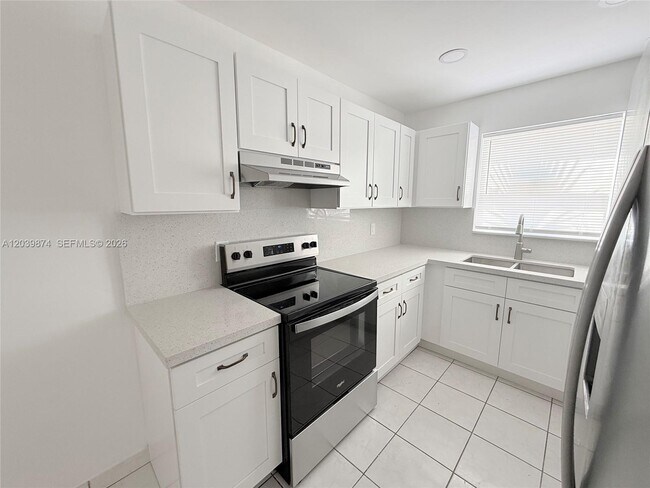 Foto del edificio - 2645 SW 28th Ct
