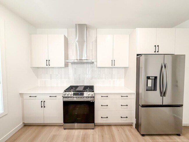 Building Photo - 2.0 bedroom in Edmonton Alberta T5L 4H2