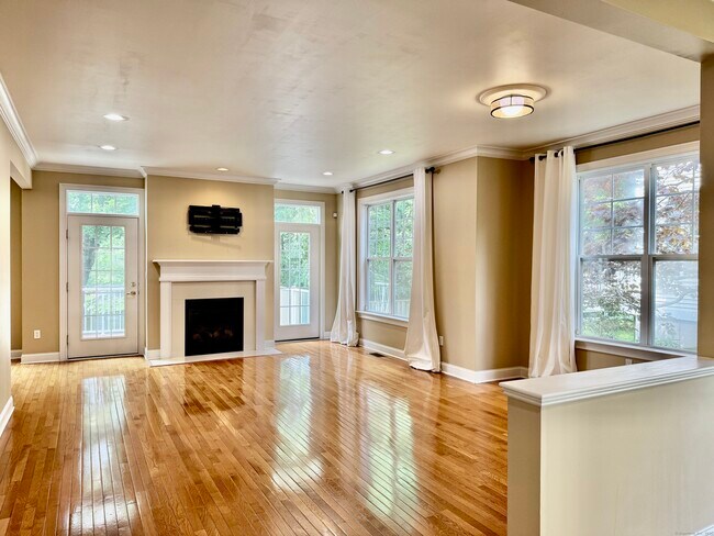 Building Photo - 14 Park Pl Cir