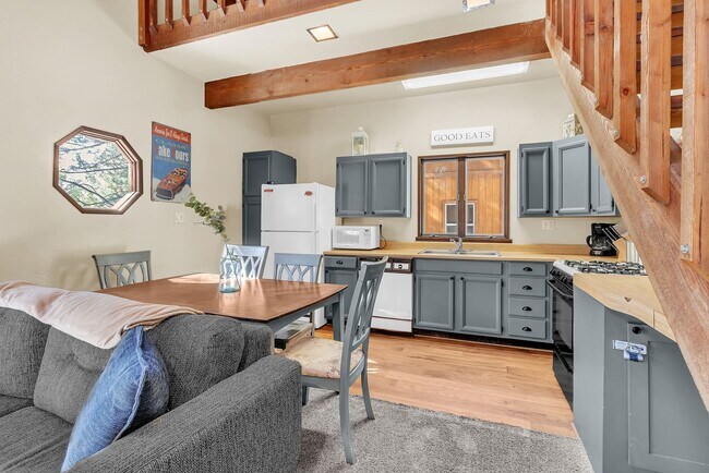 Building Photo - Property is offered at $1,800/month unfurnished, or $1,900/month furnished if preferred