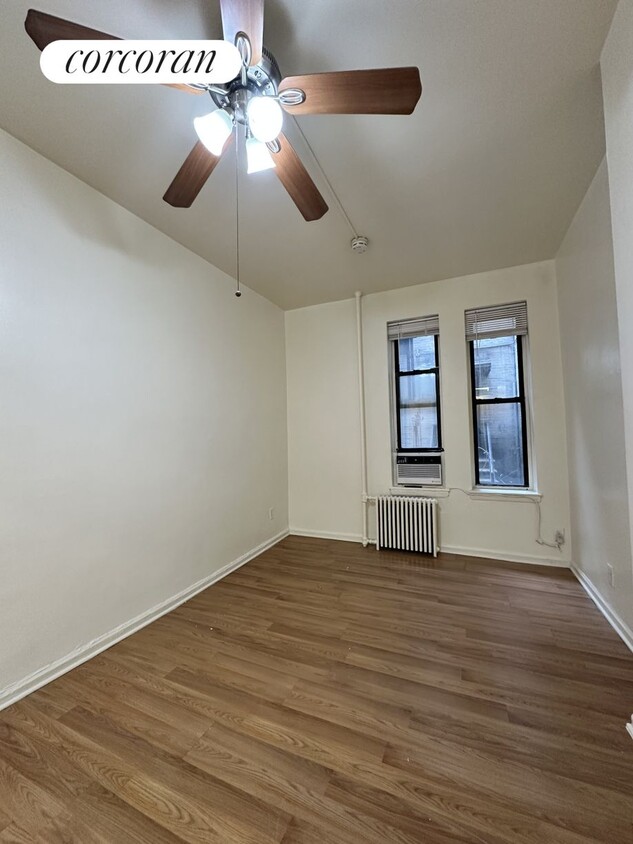 Foto principal - 444 W 49th St