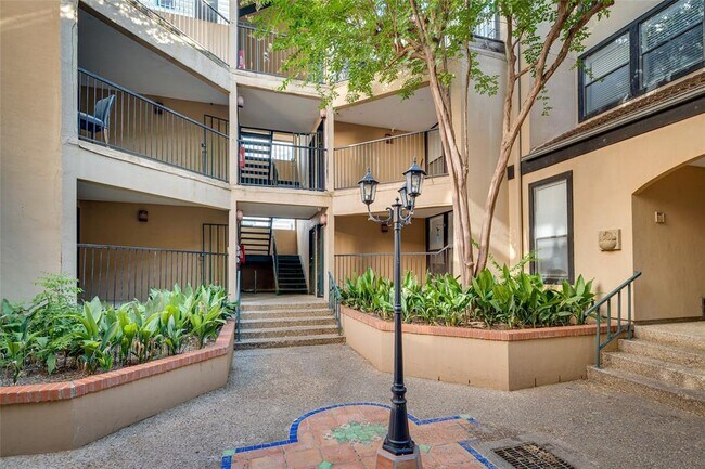 Building Photo - 2110 Rio Grande St