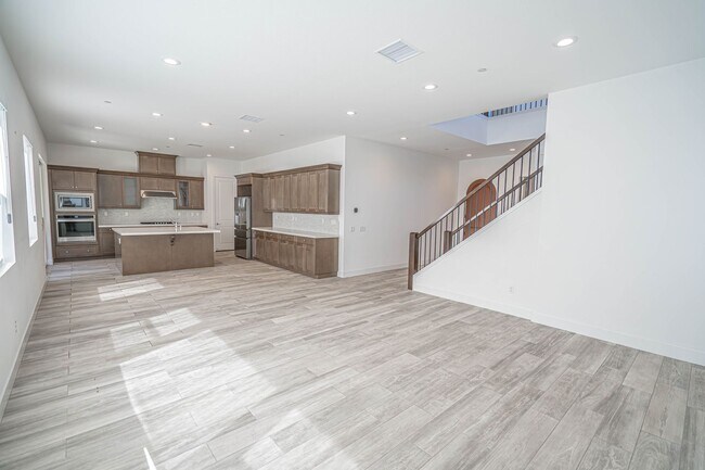 Building Photo - 5 Bedroom Home for Rent in Santa Clarita!