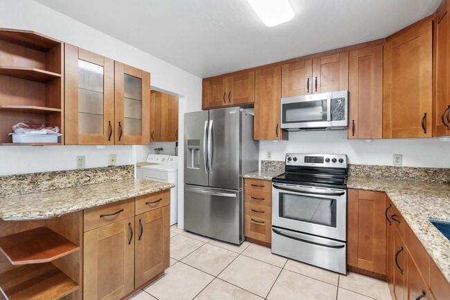 Building Photo - 10606 Esmeraldas Dr