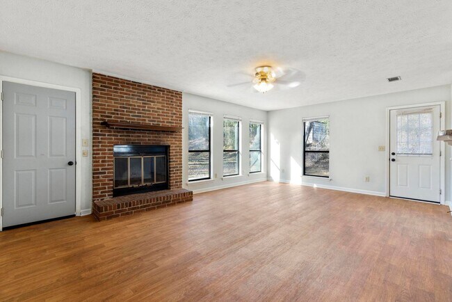Foto del edificio - Single Family Home in Auburn - Prime Location!