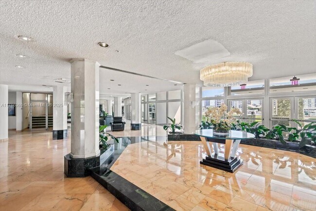 Building Photo - 900 Bay Dr