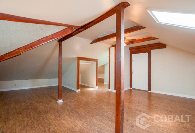 Building Photo - 615 Linwood Ave NE