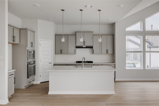 Building Photo - 8512 Dongan Dr