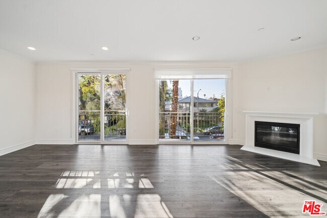 Foto del edificio - 1050 S Holt Ave