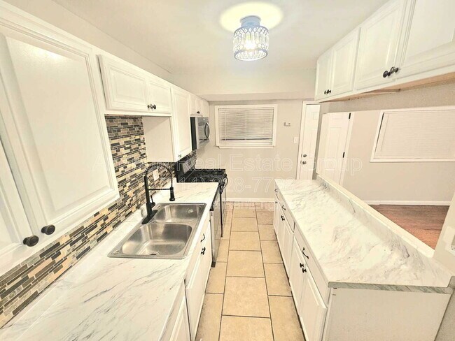 Foto del edificio - 241 Grampian Rd