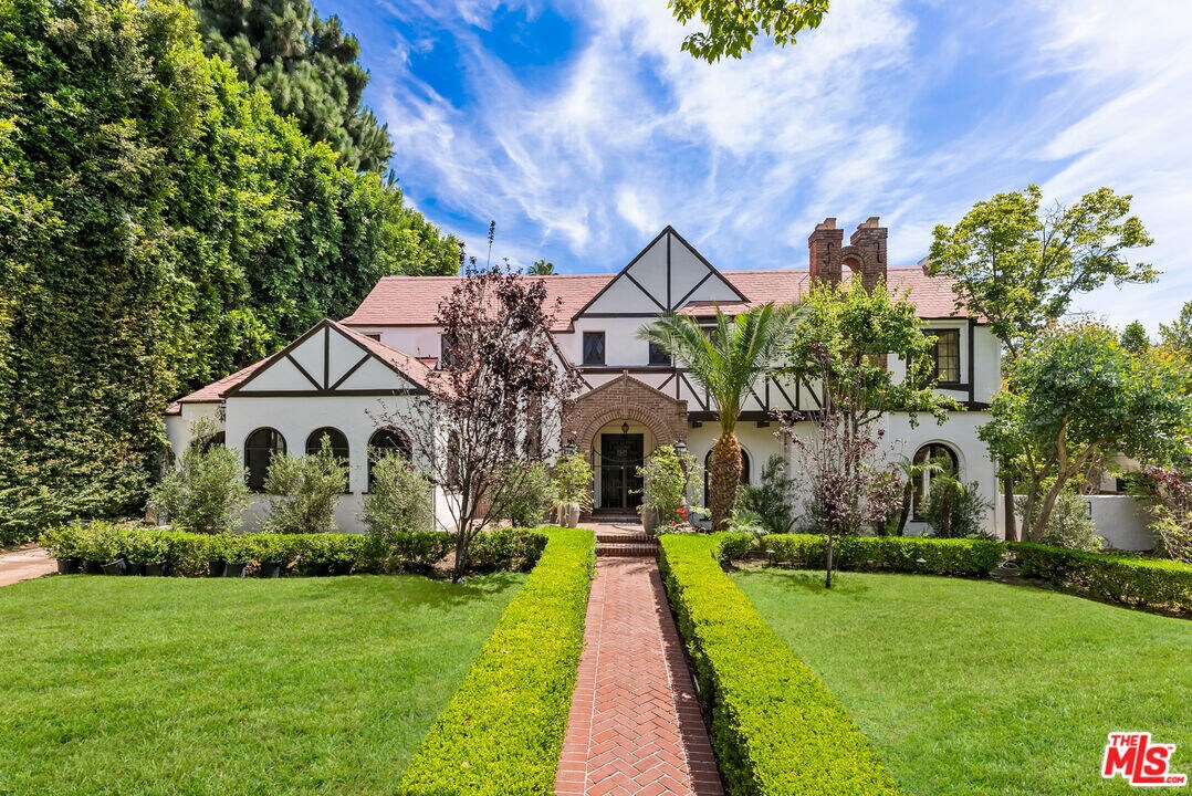 Foto principal - 624 N Maple Dr