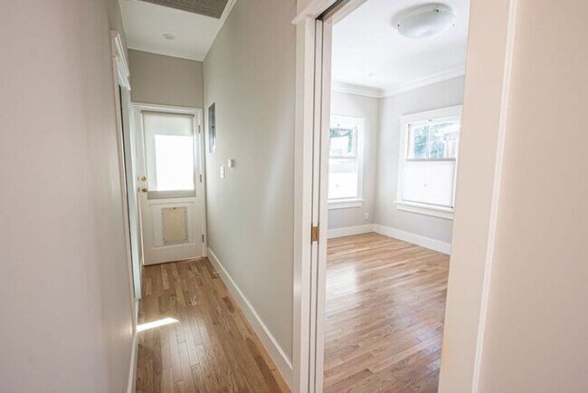Foto del edificio - Recenty Updated 1916 California Bungalow f...