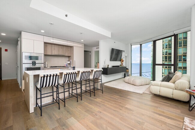 Foto del edificio - 211 N Harbor Dr