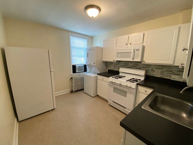 Building Photo - 424 Bonsal St