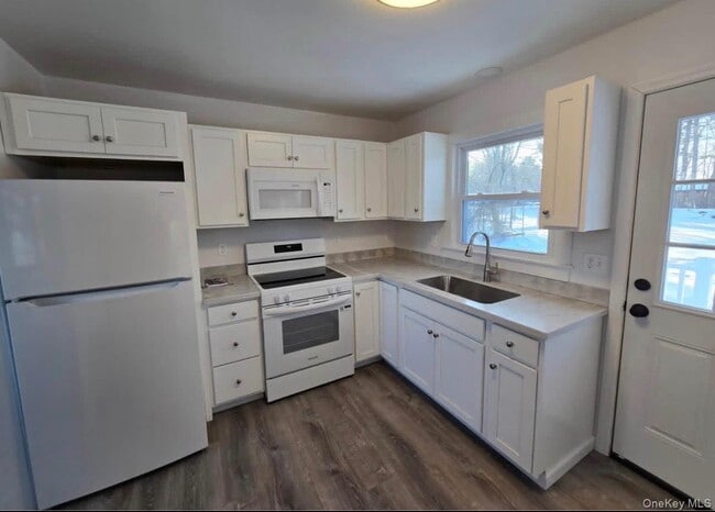 Building Photo - 182 Rock Hill Dr