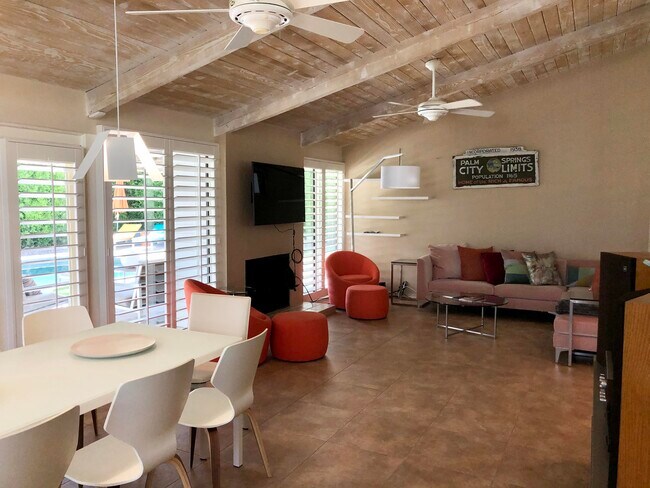 Foto del edificio - 965 E Twin Palms Dr