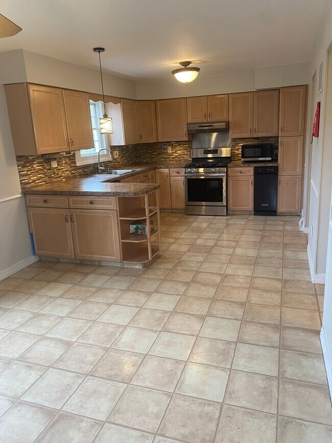 Kitchen - 1424 Boxwood Dr
