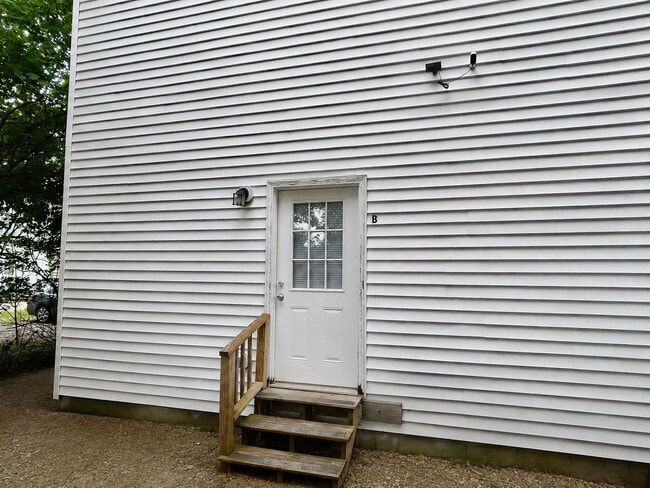 Building Photo - 424 Woodland Ave