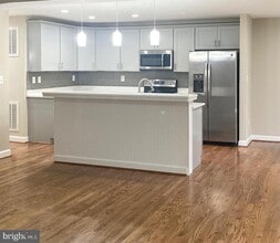 Building Photo - 3002 Lakeview Pkwy