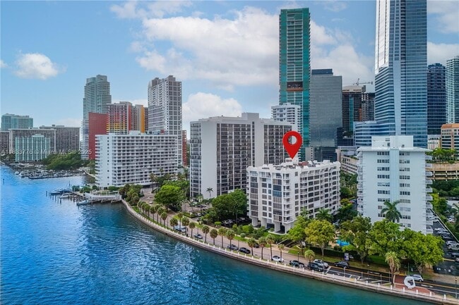 Building Photo - 1440 Brickell Bay Dr