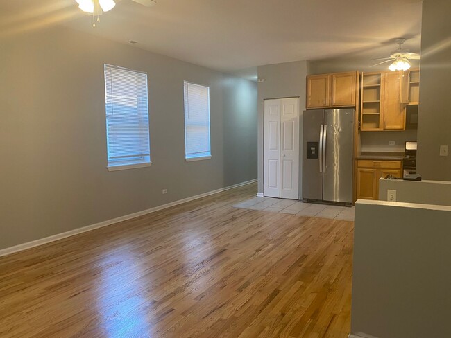 Building Photo - 7012 S Dorchester Ave