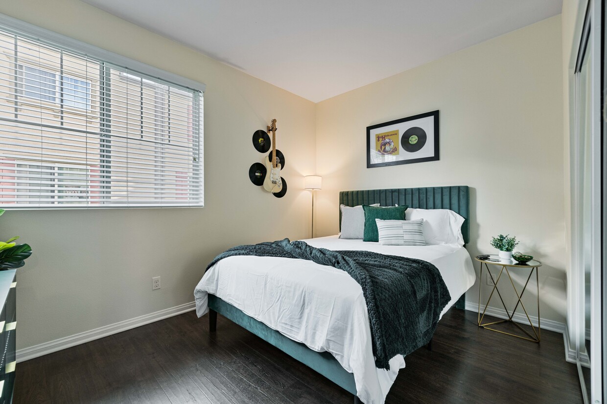 Foto principal - 7221 Cedar Rd