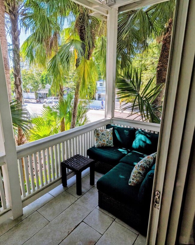Foto del edificio - Elegant Old Town Condo - Your Key West Oasis