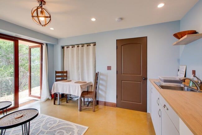 Building Photo - 630 Kingston Rd