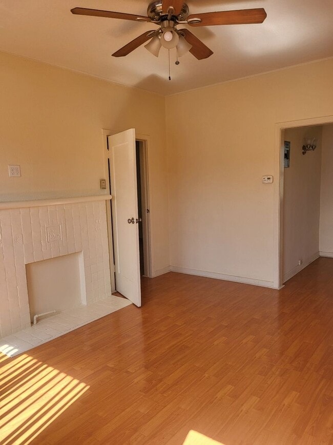 Building Photo - 828 S Glendale Ave