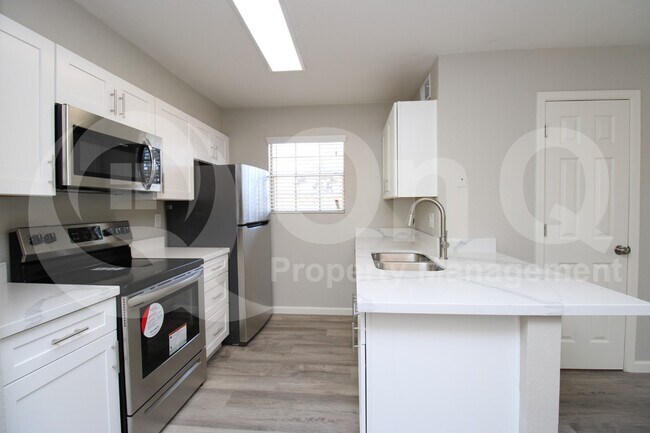 Foto del edificio - 625 S Westwood