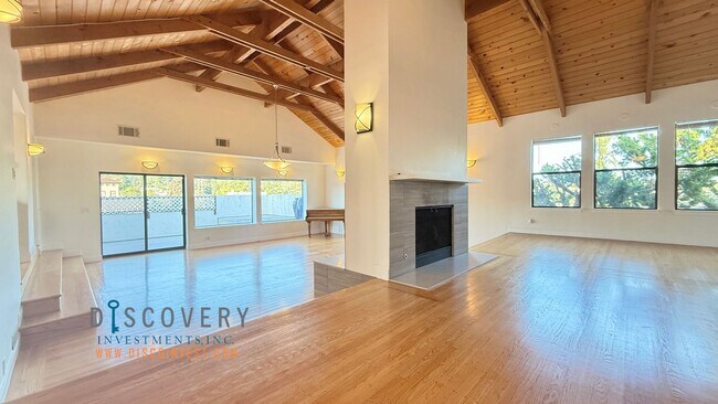 Foto del edificio - Elegant and Unique Top Floor Unit