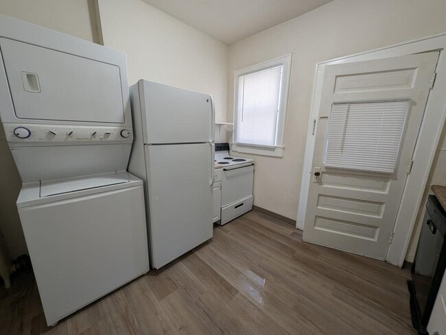 Building Photo - 124-134.5-1345 Hamilton St