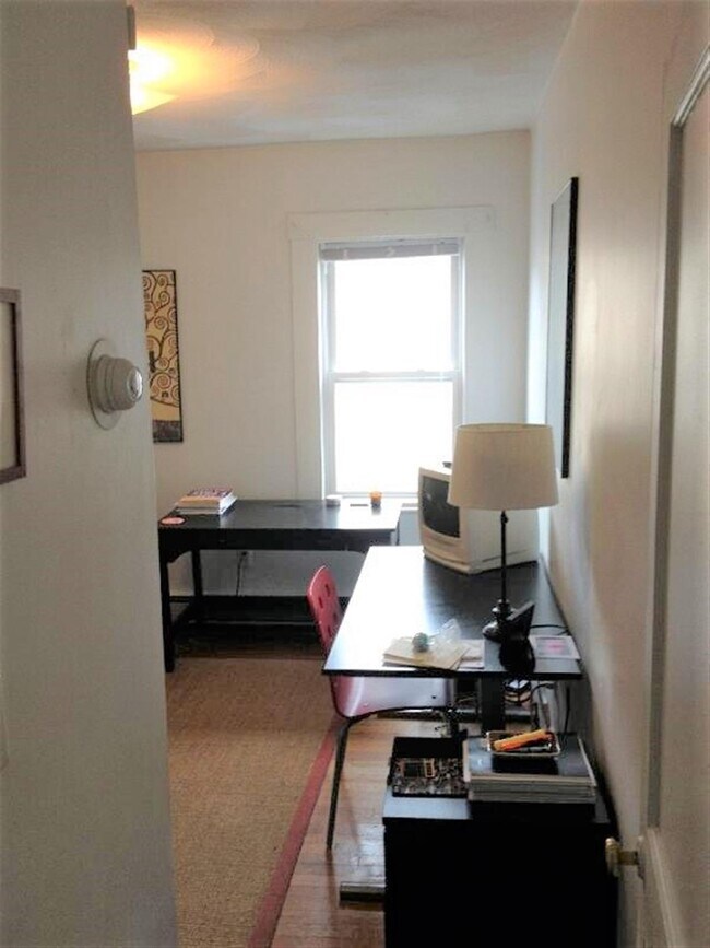 Building Photo - 148 5th St