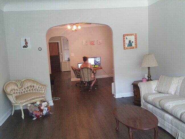 Foto del edificio - 2527 N Marshfield Ave