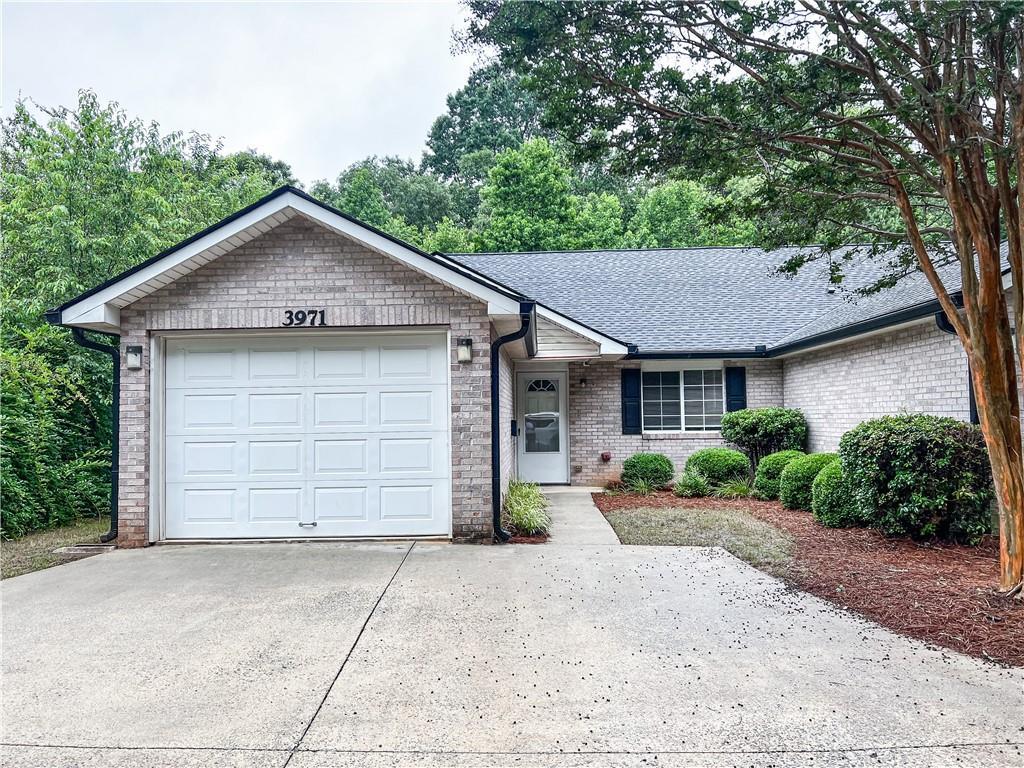 Foto principal - 3971 Hidden Hollow Dr