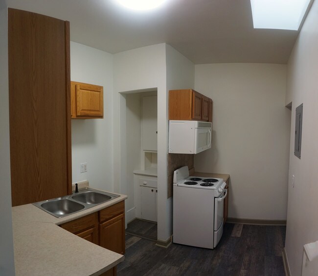Kitchen - 1700 N Michigan Ave