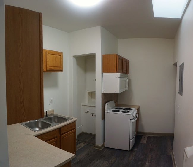 Kitchen - 1700 N Michigan Ave