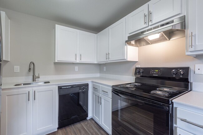 Foto del edificio - Bottom Floor One Bedroom! Washer and Dryer Hookups! $1000 Your First Full Month!