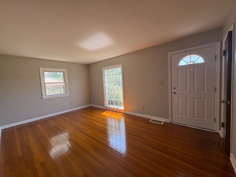 1055 Whittier Ave Akron, OH 44320 – photo 3