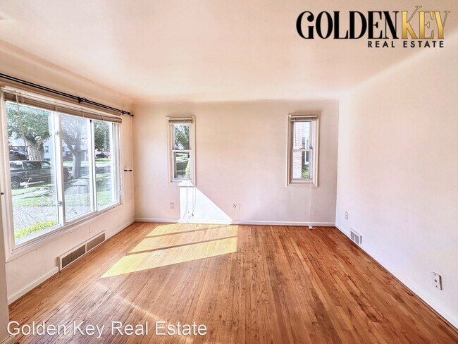 Building Photo - 3 br, 1 bath House - 23120 Oneida Street