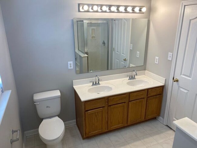 Foto del edificio - You can't miss this DEAL!