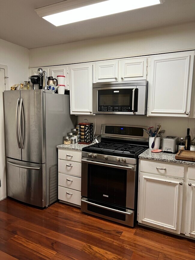 1300 Army Navy Dr Unit 205, Arlington, VA 22202 Condo for Rent in