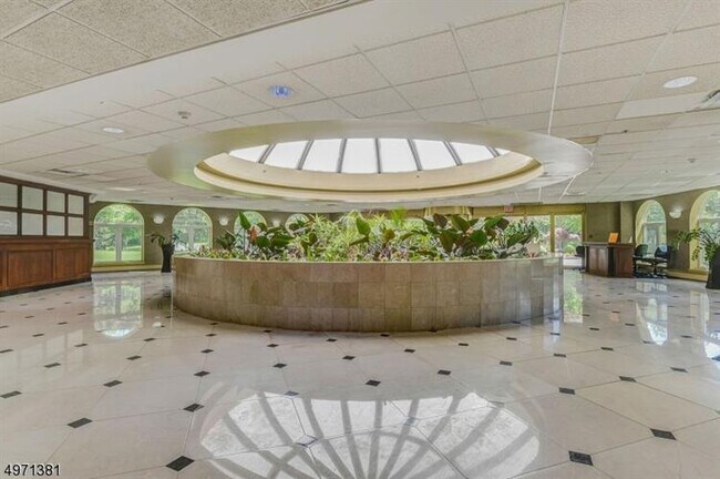 Foto del edificio - 10 Smith Manor Blvd