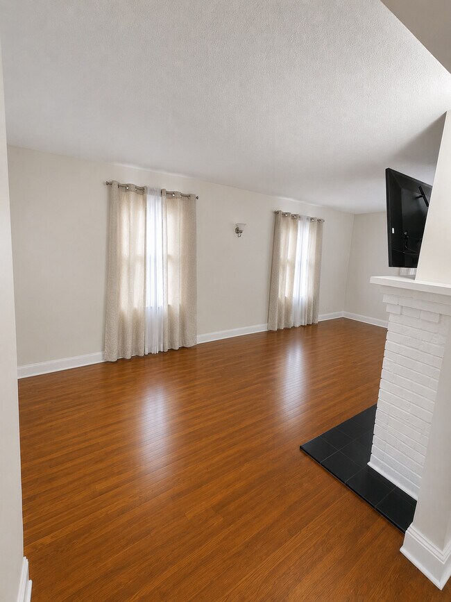Building Photo - 629 Watson Ave