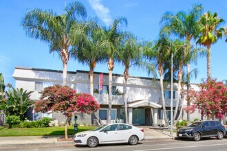 Terraces at Tarzana photo'