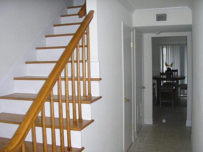 Foto del edificio - 4821 Avron Blvd