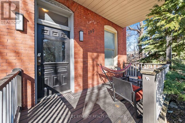 Building Photo - 190 Bayswater Ave