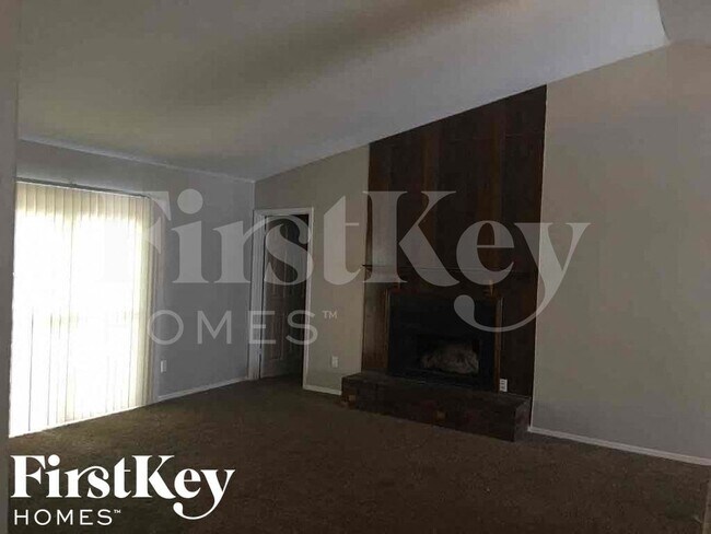 Foto del edificio - 5749 Jardin Pl