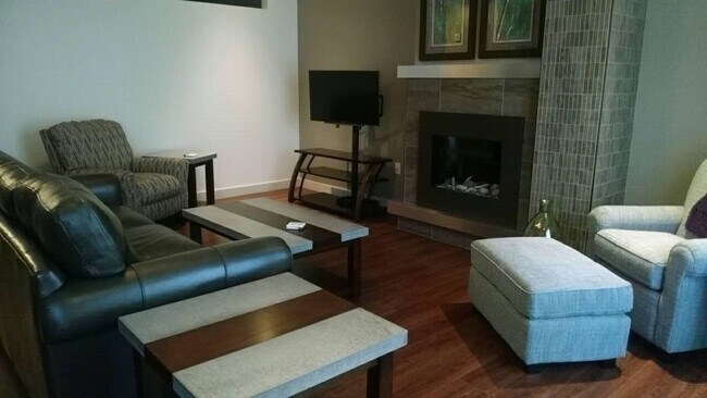Foto del edificio - Stunning, Furnished Wieland Block Condo Downtown Duluth**Available Now!