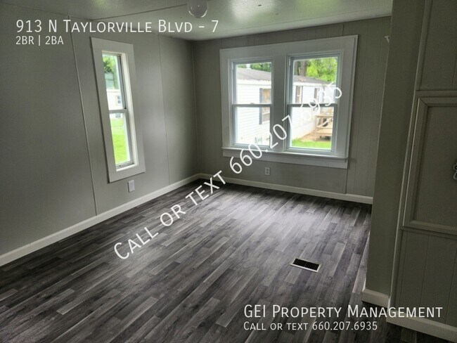 Foto del edificio - 913 N Taylorville Blvd